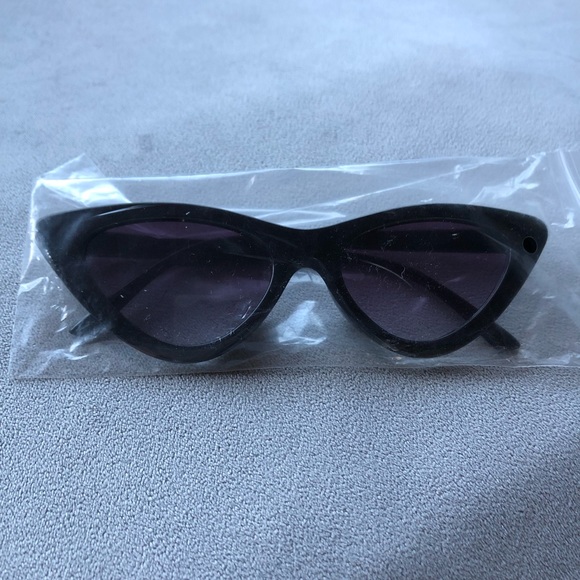 Black Cat Eye Sunglasses ~ Pink-Purple Lens ~ Brand New! - Picture 6 of 7